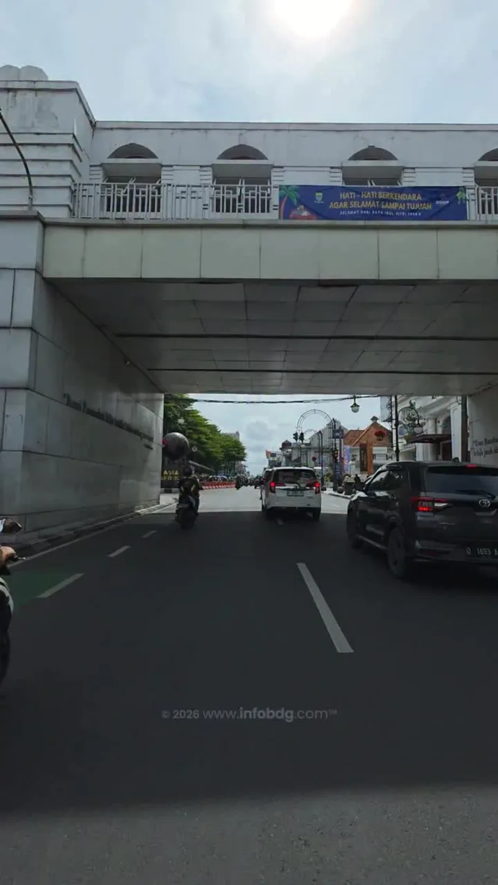 Sampul reel Makanan Viral Bandung dan Diskon Puas GrabFood bersama GrabFood